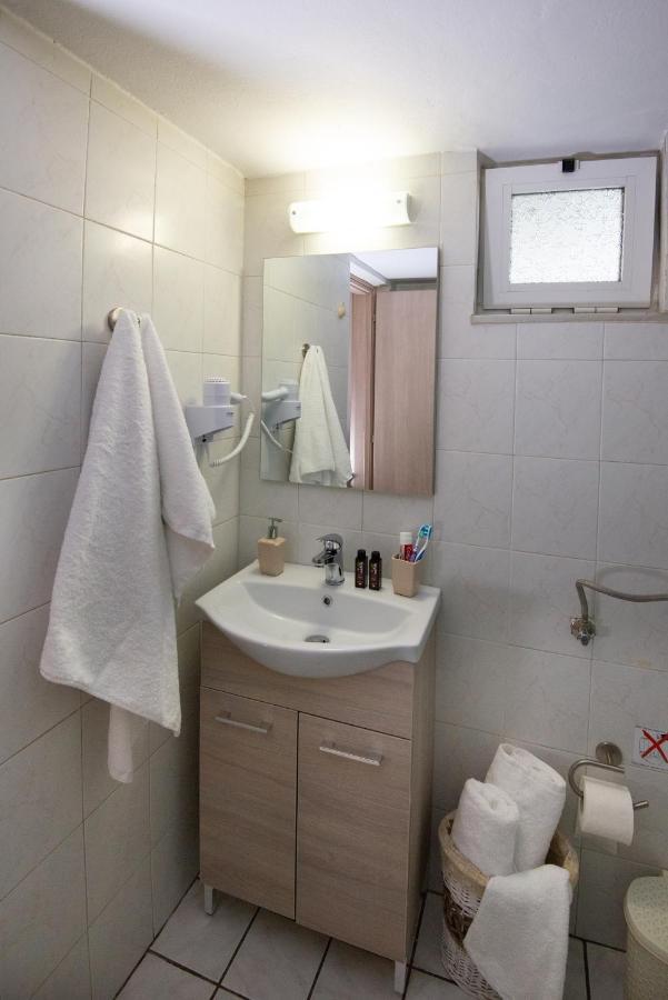 Salty Alley Seaside Apartment Rethymno Esterno foto